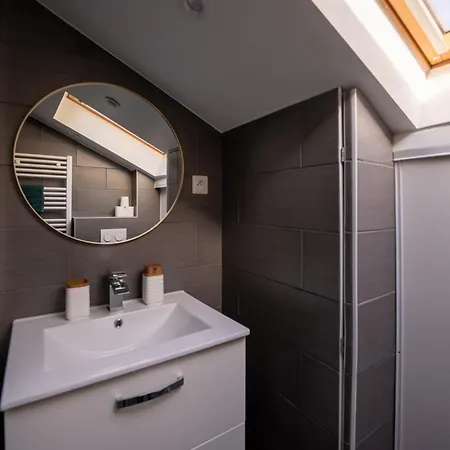 Le Petit Pierre A 5 Min De La Gare Apartment