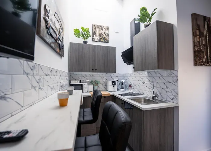 Le Petit Pierre A 5 Min De La Gare Insolites *